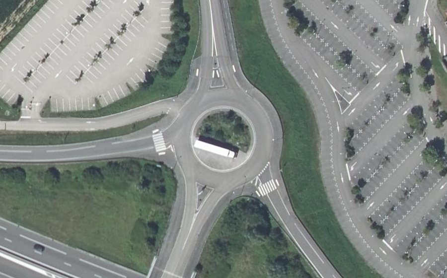 Vue aérienne du Rond-point anonyme n°28915508