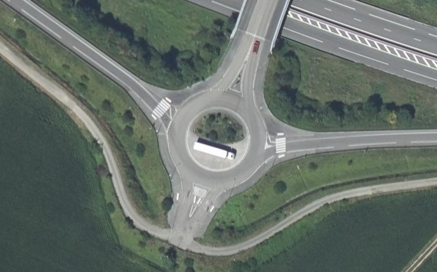 Vue aérienne du Rond-point anonyme n°28915509