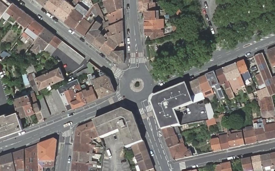 Vue aérienne du Rond-point anonyme n°289166815
