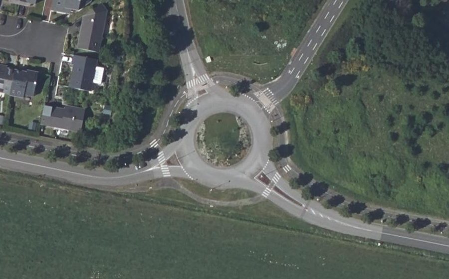 Vue aérienne du Rond-point anonyme n°289201185