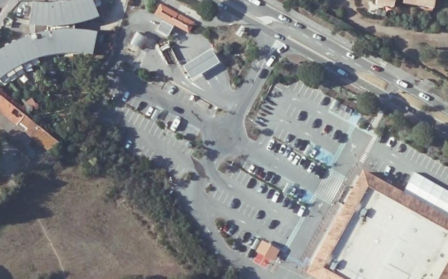 Vue aérienne du Rond-point anonyme n°289274956