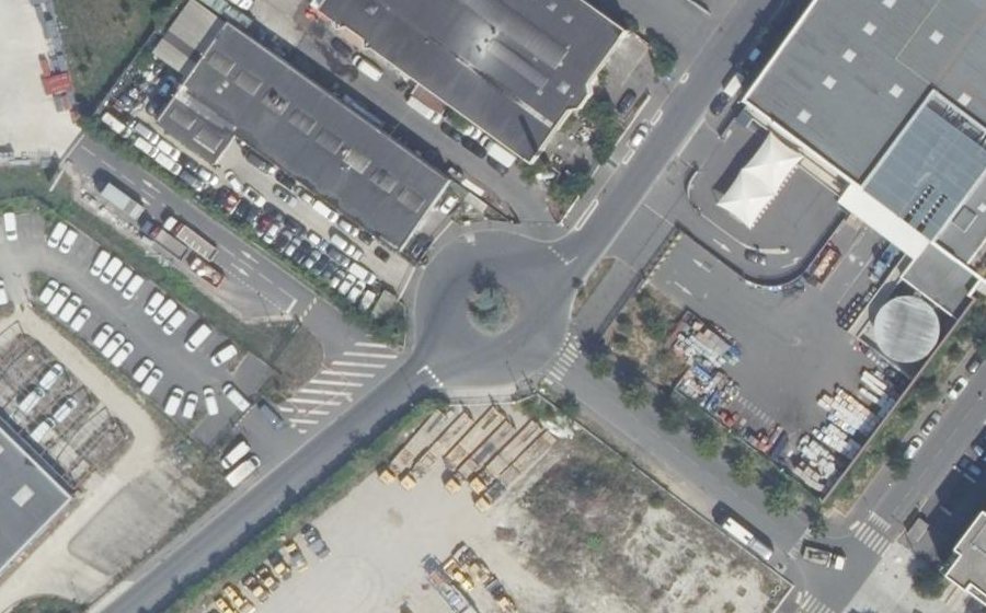 Vue aérienne du Rond-point anonyme n°289283342