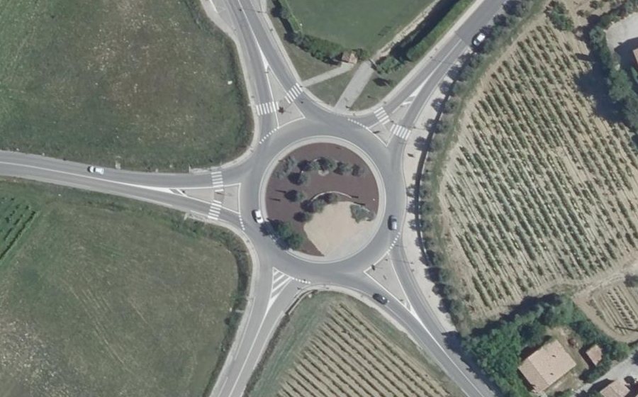 Vue aérienne du Rond-point anonyme n°289337800