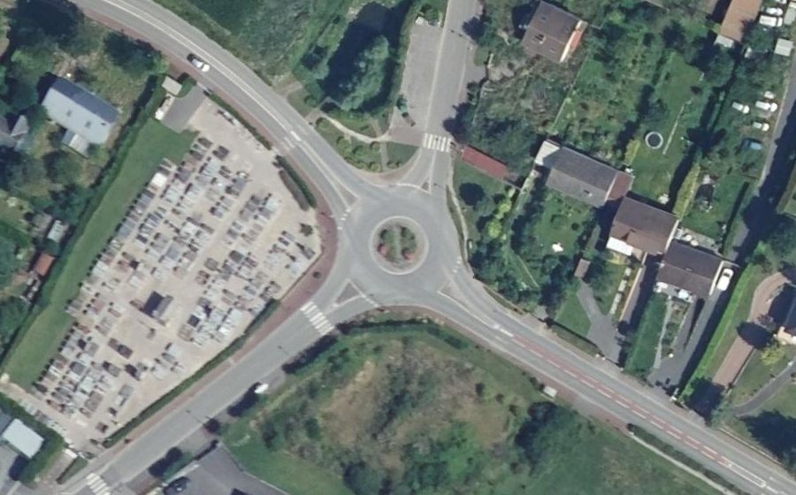 Vue aérienne du Rond-point anonyme n°289364099