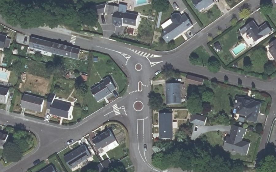 Vue aérienne du Rond-point anonyme n°289365818