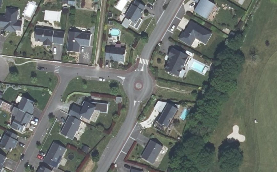 Vue aérienne du Rond-point anonyme n°289365819