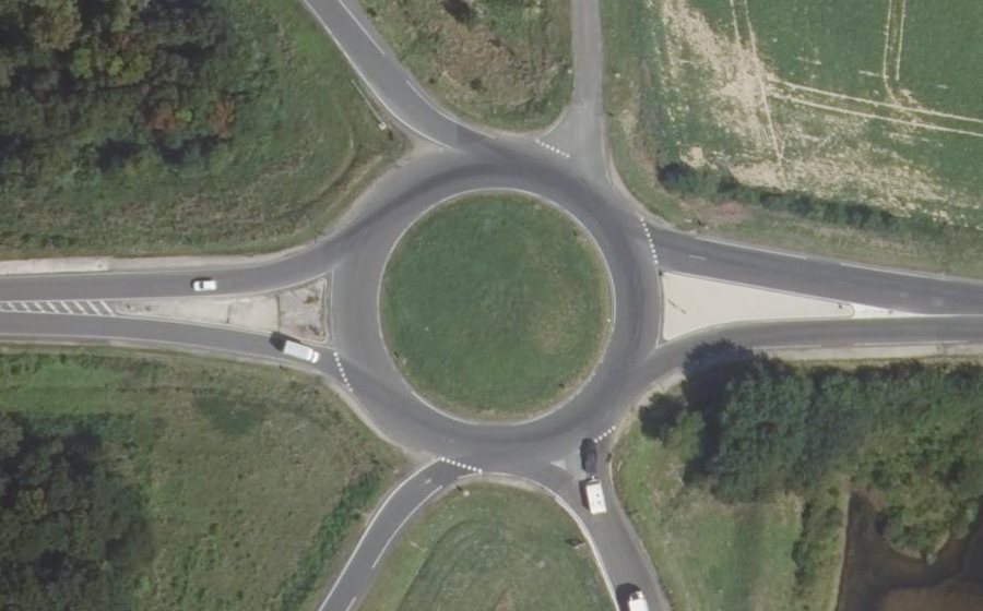 Vue aérienne du Rond-point anonyme n°28936769