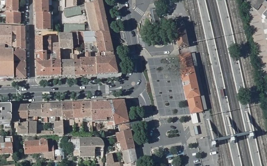 Vue aérienne du Rond-point anonyme n°289410996