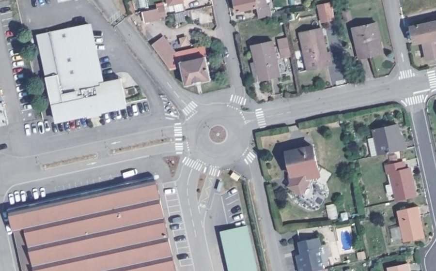 Vue aérienne du Rond-point anonyme n°289451743