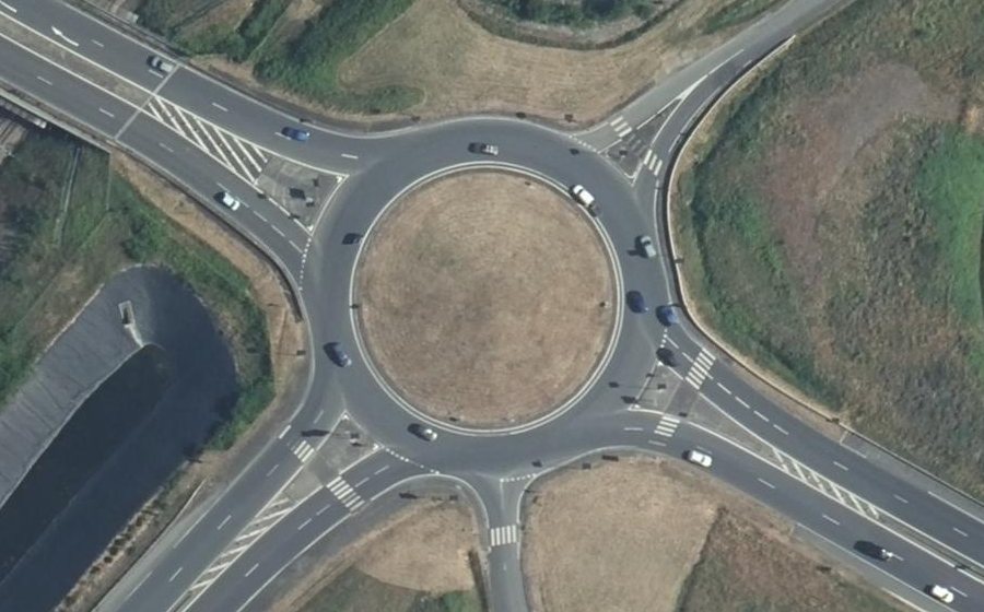 Vue aérienne du Rond-point anonyme n°289508064
