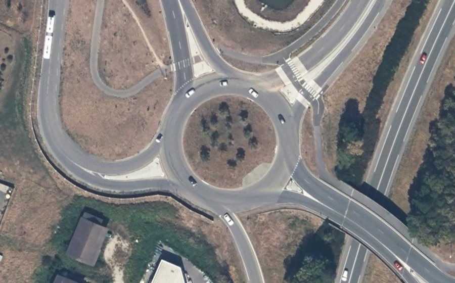 Vue aérienne du Rond-point anonyme n°289555650