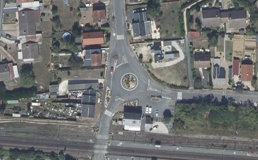 Vue aérienne du Rond-point anonyme n°289665696