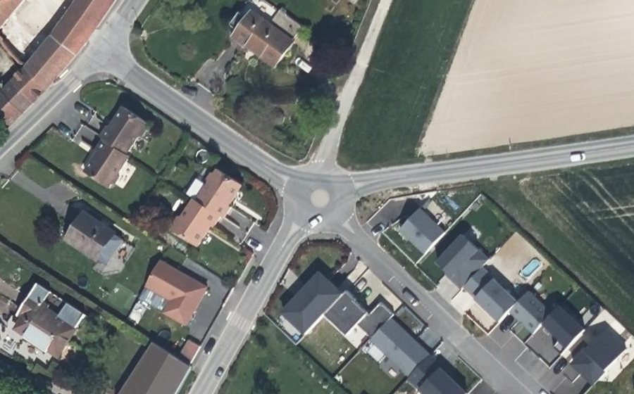Vue aérienne du Rond-point anonyme n°289692584