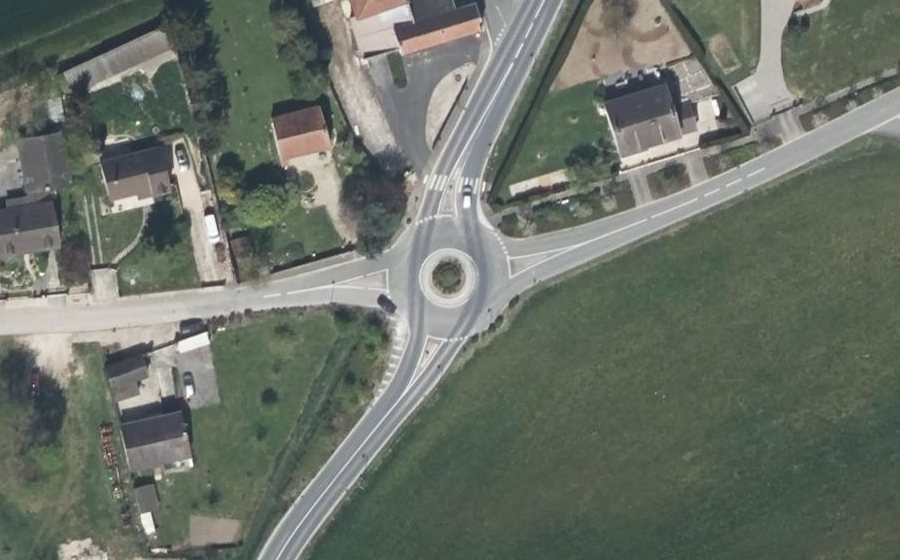 Vue aérienne du Rond-point anonyme n°289692585