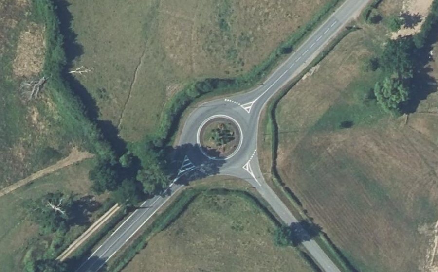 Vue aérienne du Rond-point anonyme n°28970640