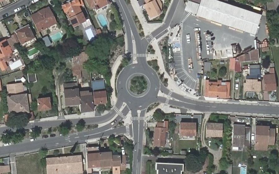 Vue aérienne du Rond-point anonyme n°289729826