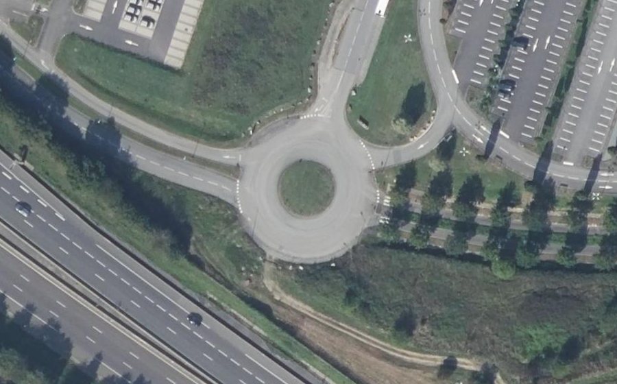 Vue aérienne du Rond-point anonyme n°28977518