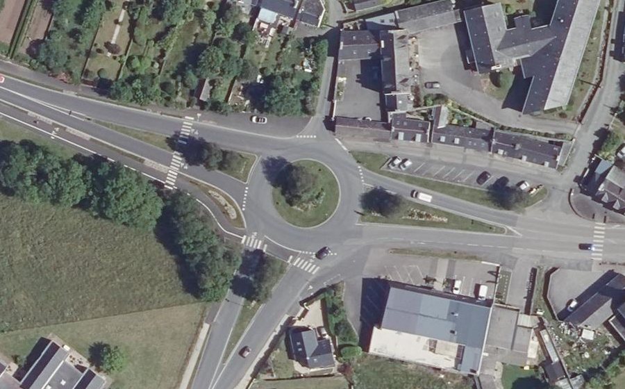 Vue aérienne du Rond-point anonyme n°28978391