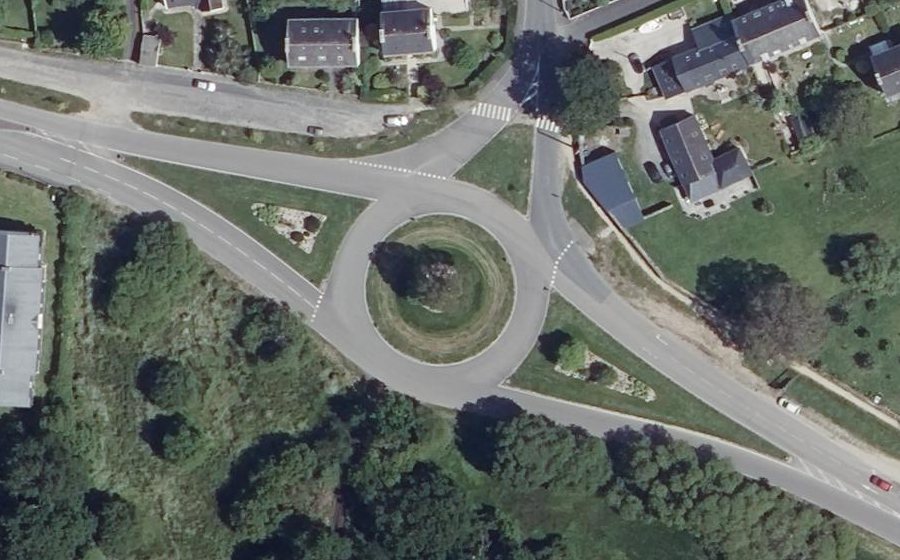Vue aérienne du Rond-point anonyme n°28978860
