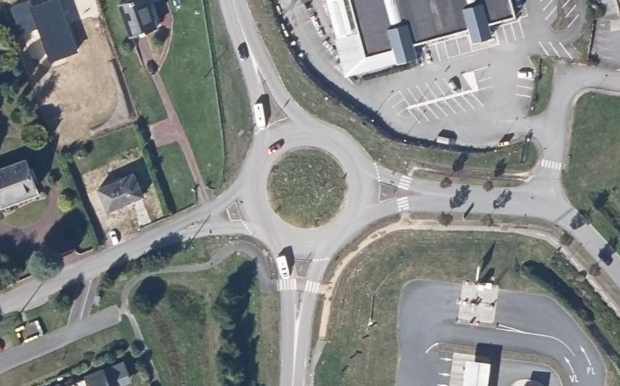 Vue aérienne du Rond-point anonyme n°289824174
