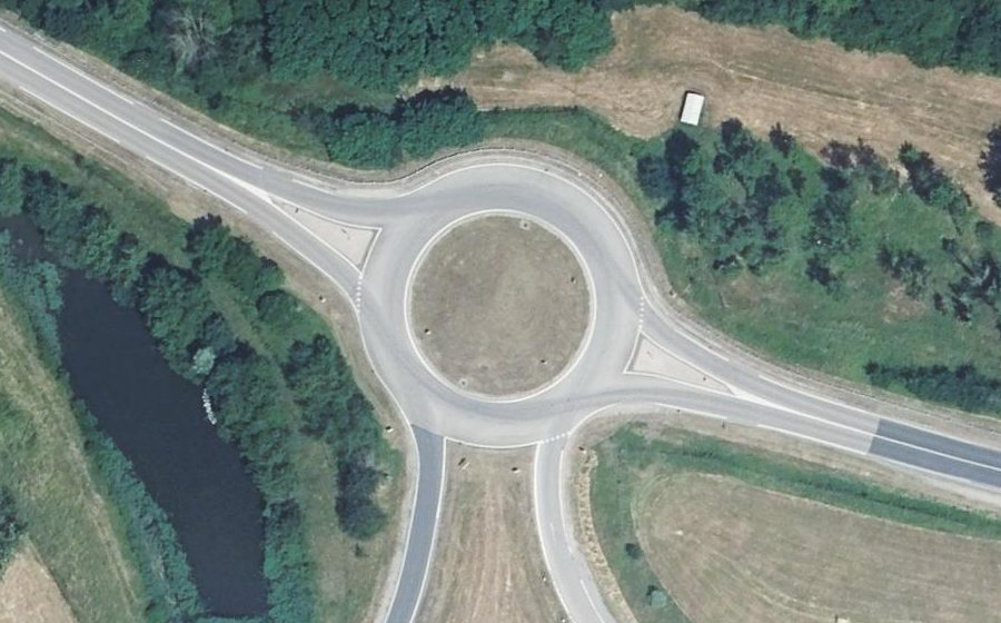 Vue aérienne du Rond-point anonyme n°28990032