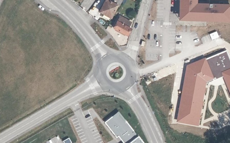 Vue aérienne du Rond-point anonyme n°289976319