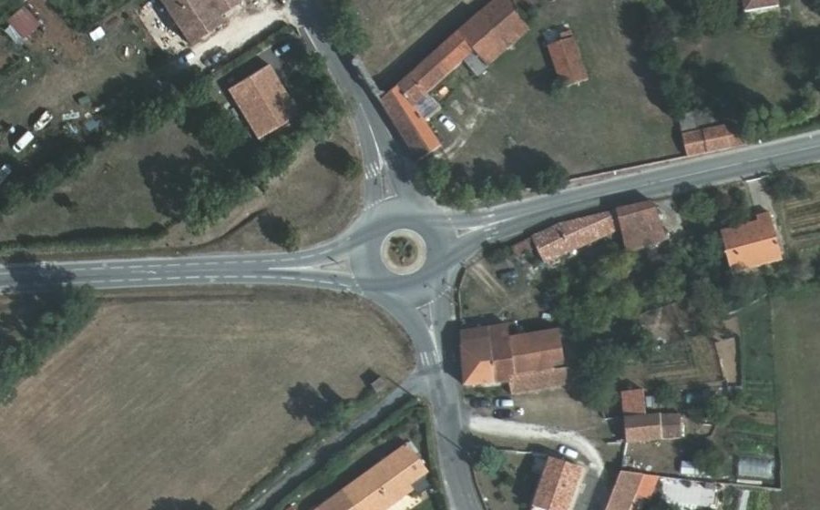 Vue aérienne du Rond-point anonyme n°289982080