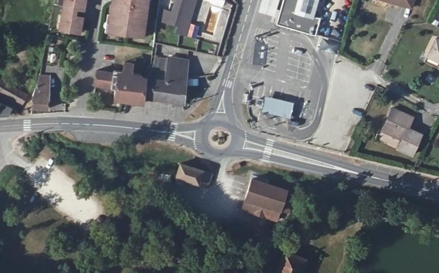 Vue aérienne du Rond-point anonyme n°28999107