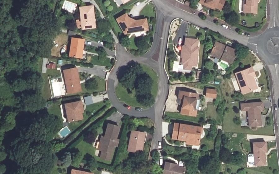 Vue aérienne du Rond-point anonyme n°290054949