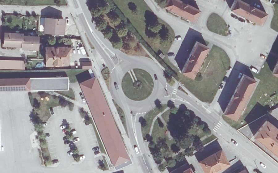 Vue aérienne du Rond-point anonyme n°29023893