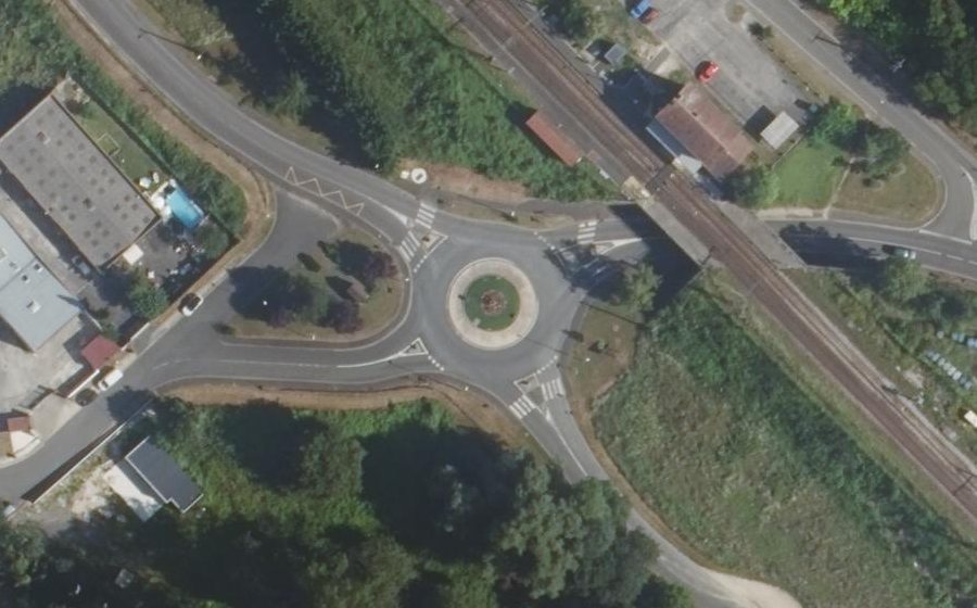 Vue aérienne du Rond-point anonyme n°29025322