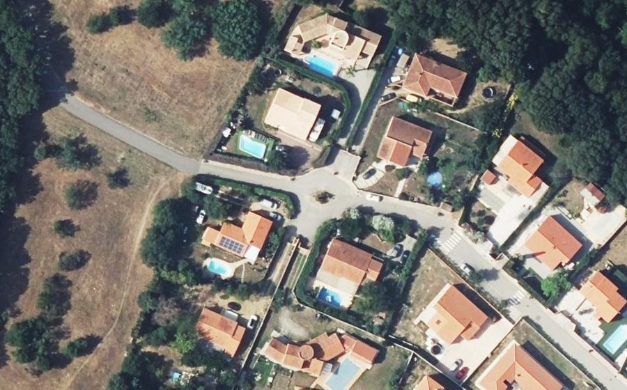 Vue aérienne du Rond-point anonyme n°290272898