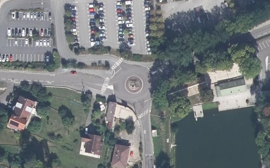 Vue aérienne du Rond-point anonyme n°290287382