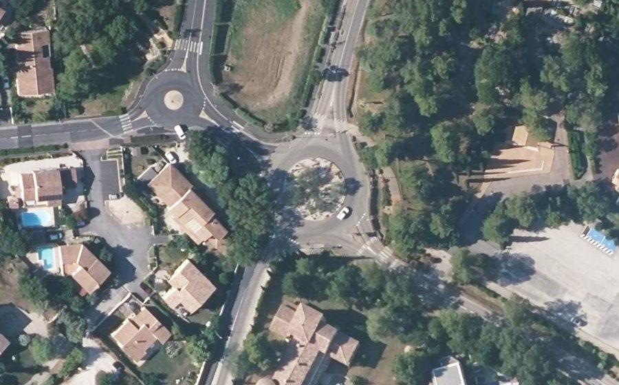 Vue aérienne du Rond-point anonyme n°29032353