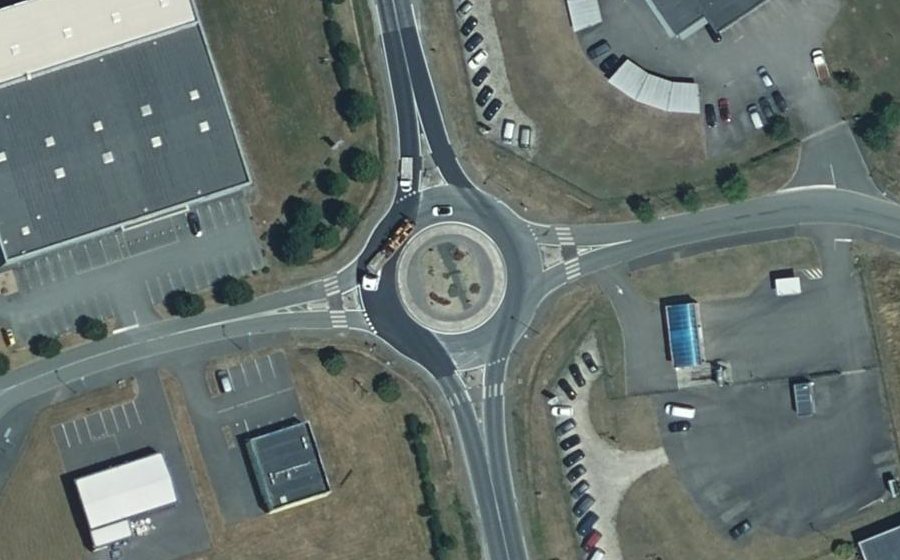 Vue aérienne du Rond-point anonyme n°290401859