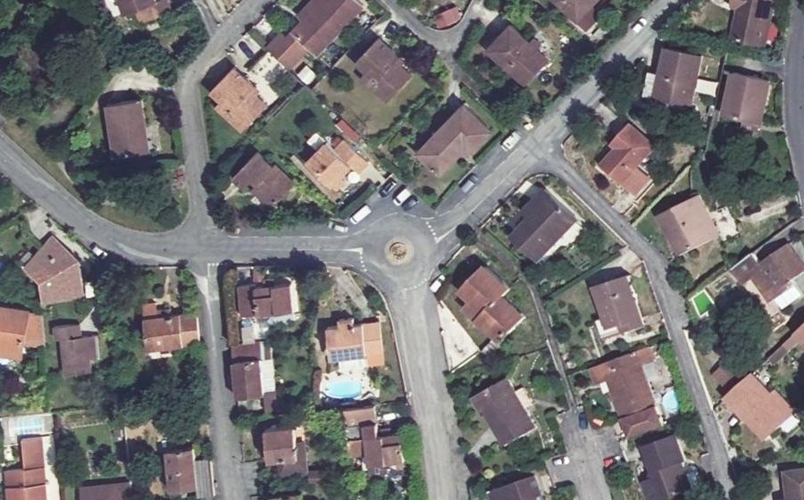 Vue aérienne du Rond-point anonyme n°290406787