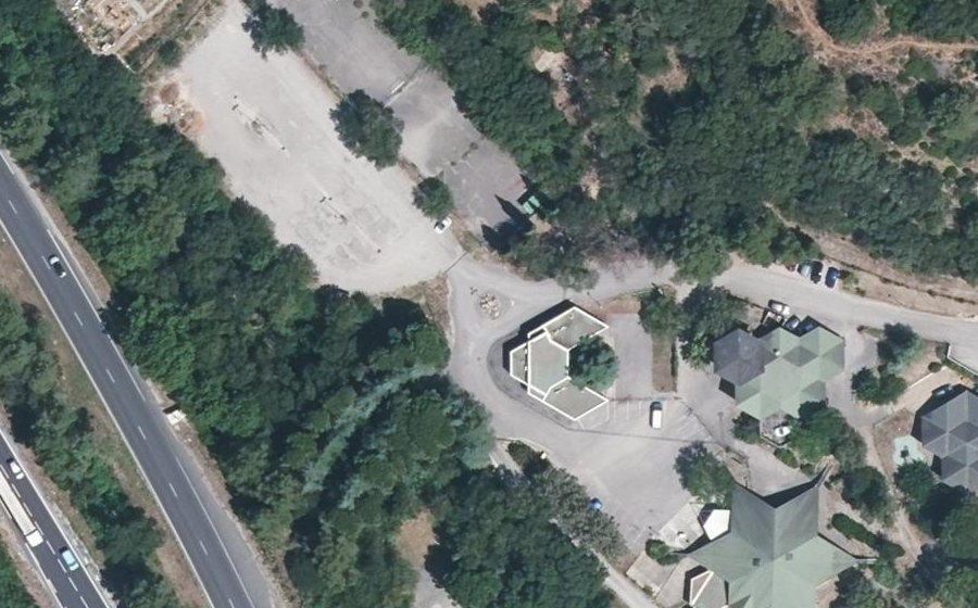 Vue aérienne du Rond-point anonyme n°290493273