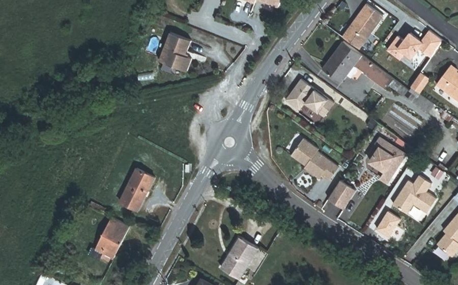 Vue aérienne du Rond-point anonyme n°290513797