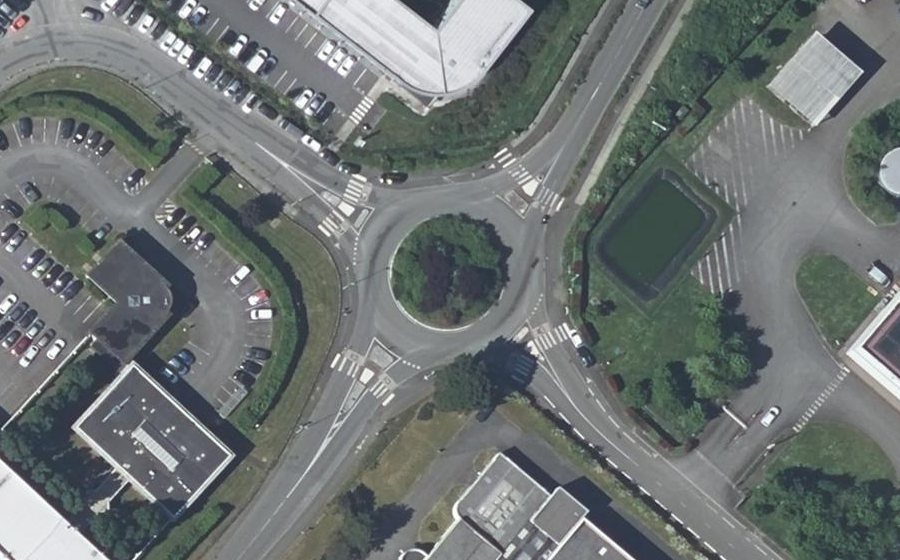 Vue aérienne du Rond-point anonyme n°29056222