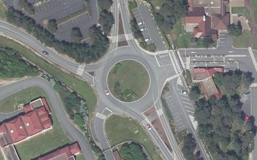 Vue aérienne du Rond-point anonyme n°29070347