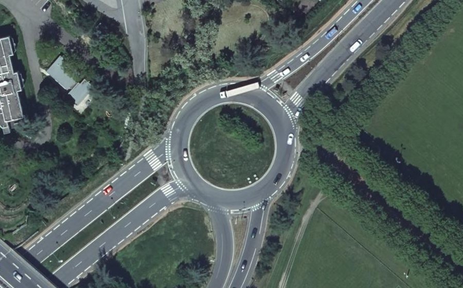 Vue aérienne du Rond-point anonyme n°29070383