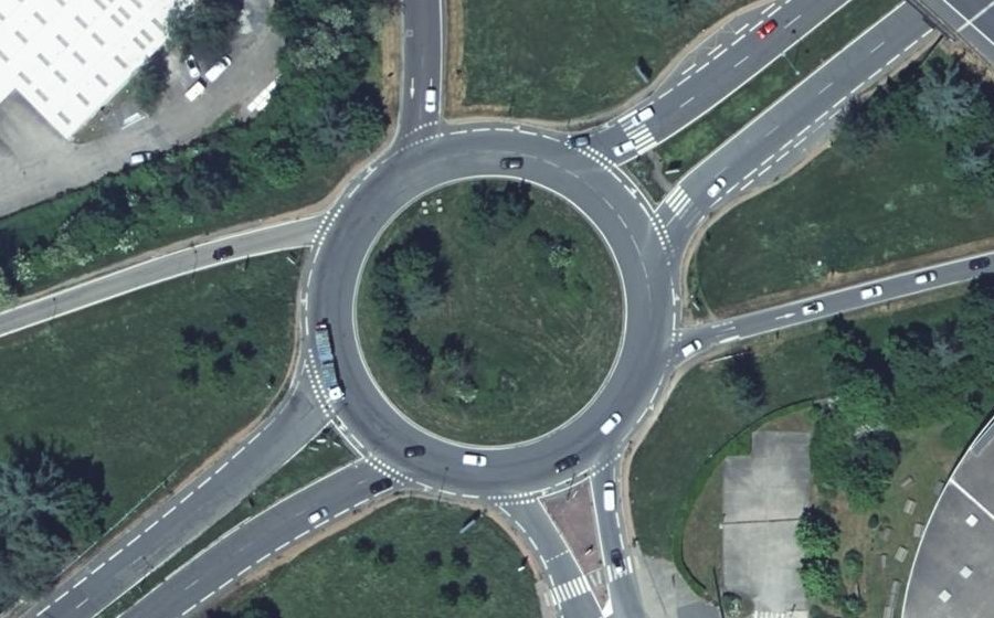 Vue aérienne du Rond-point anonyme n°29070397