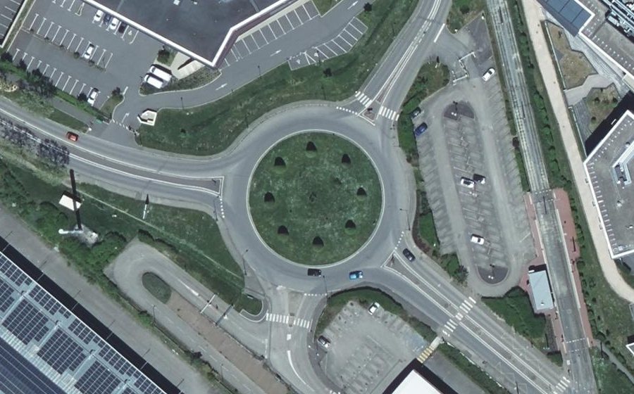 Vue aérienne du Rond-point anonyme n°29070420