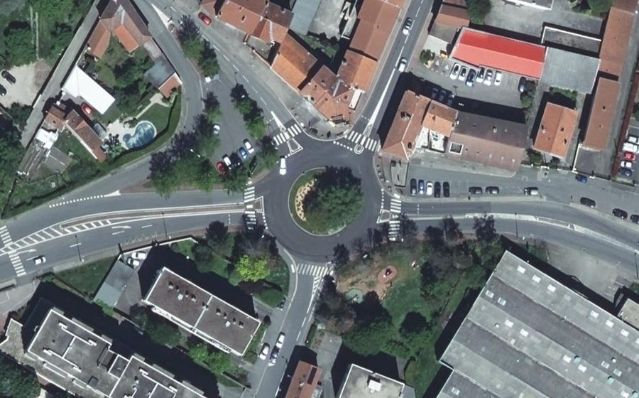 Vue aérienne du Rond-point anonyme n°29070450