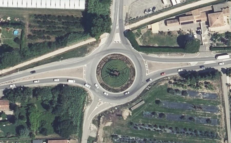Vue aérienne du Rond-point anonyme n°29071763