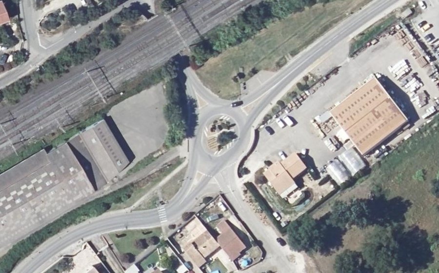 Vue aérienne du Rond-point anonyme n°29071787