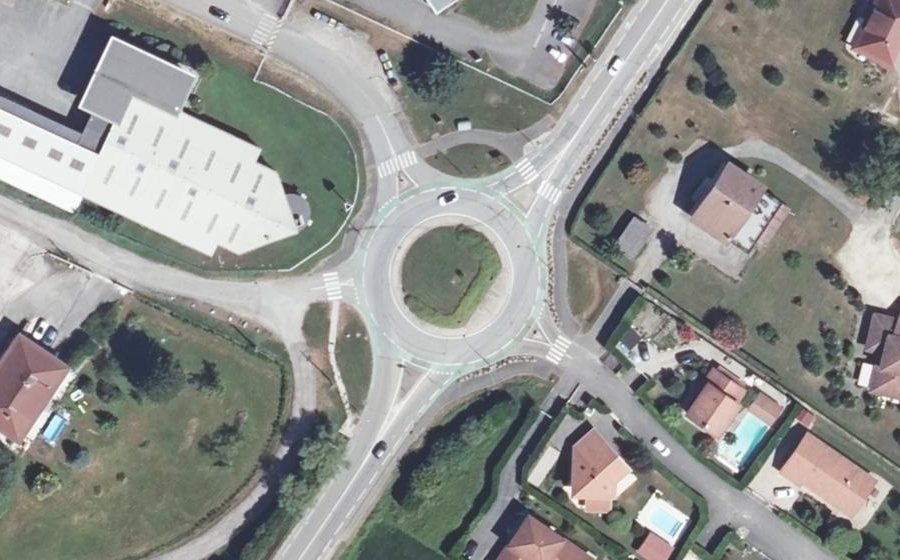 Vue aérienne du Rond-point anonyme n°290744892