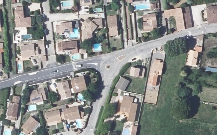 Vue aérienne du Rond-point anonyme n°290819459
