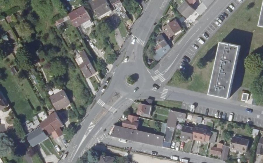 Vue aérienne du Rond-point anonyme n°29088152
