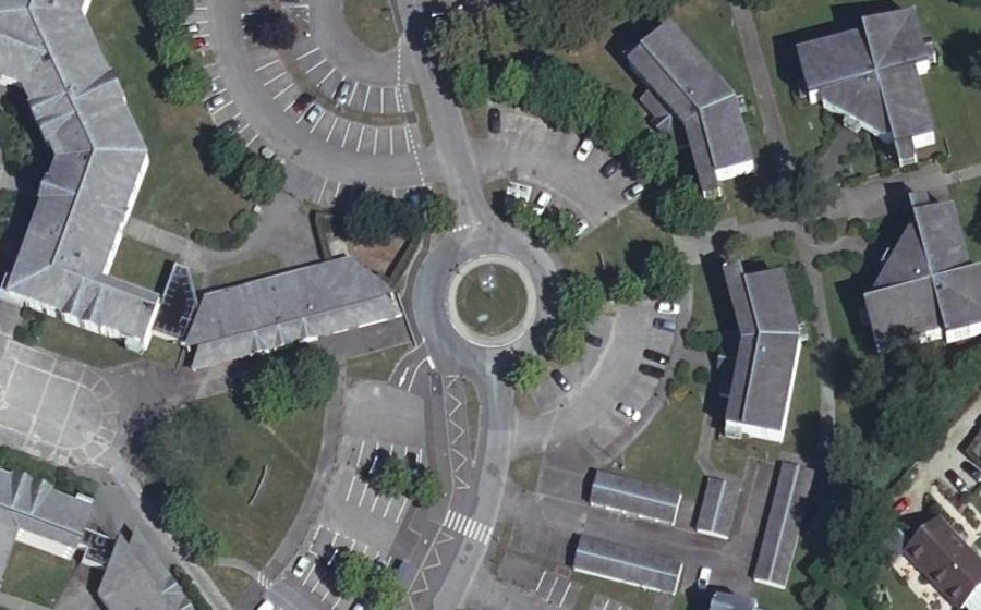 Vue aérienne du Rond-point anonyme n°29097474
